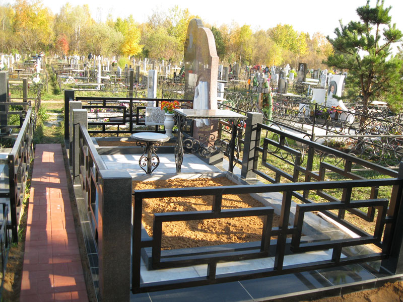 Благоустройство захоронений в Кирове